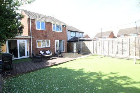 4 Lakeside, Bedworth, CV12 8SP