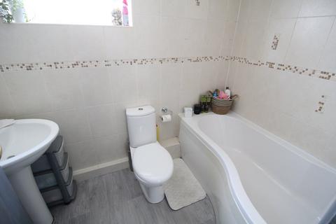 4 Lakeside, Bedworth, CV12 8SP