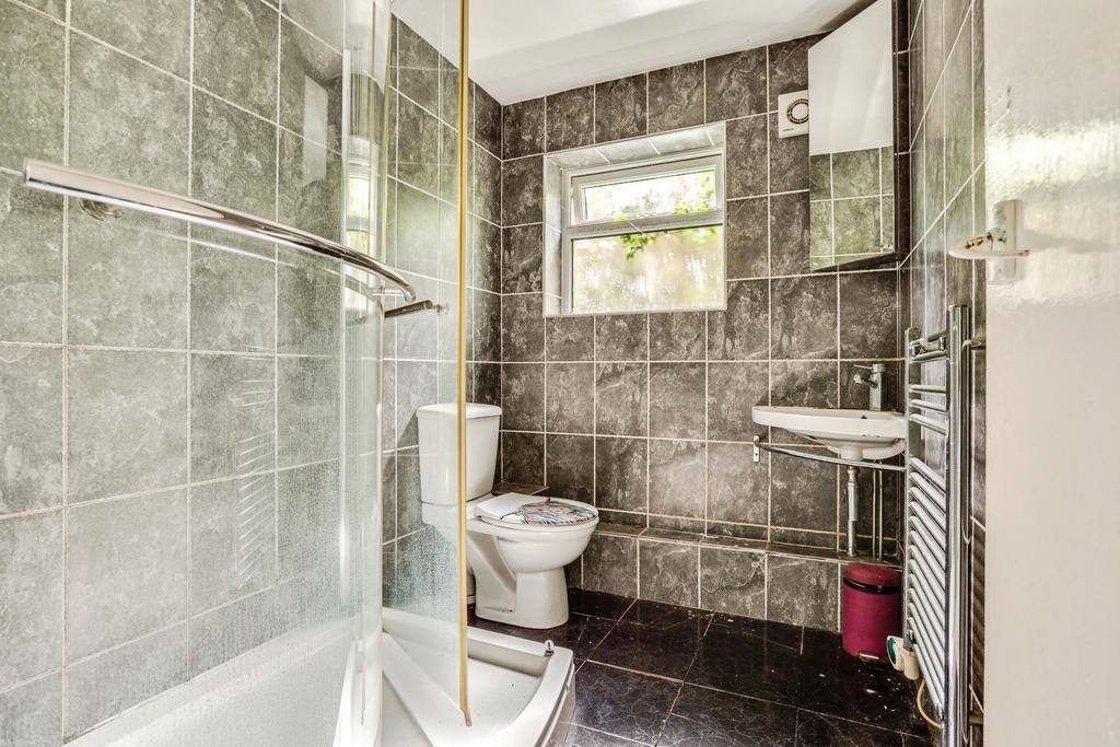 En-Suite Bathroom