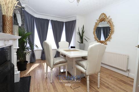 4 bedroom semi-detached house for sale, Kingsway, Oldbury B68