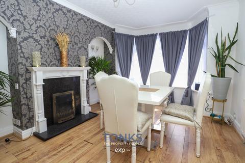 4 bedroom semi-detached house for sale, Kingsway, Oldbury B68