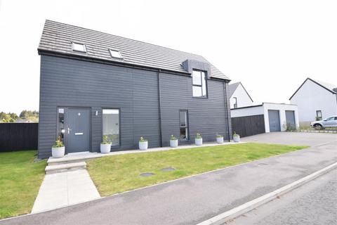 4 bedroom detached house for sale, 9 Campbell Court, Croy