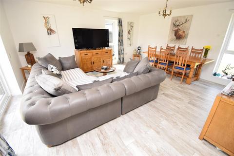 4 bedroom detached house for sale, 9 Campbell Court, Croy
