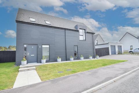 4 bedroom detached house for sale, 9 Campbell Court, Croy