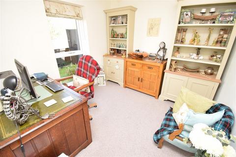 4 bedroom detached house for sale, 9 Campbell Court, Croy