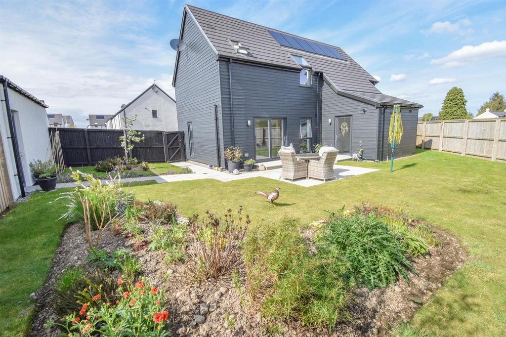 REAR GARDEN -2.jpg