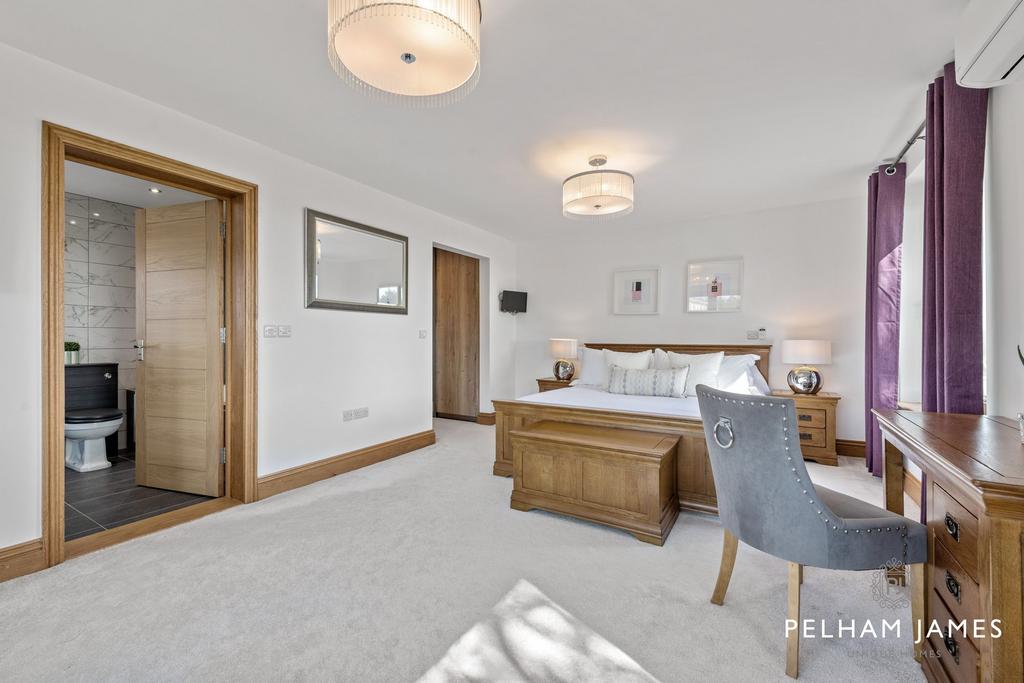 Principal Suite, Midsummer House, Kings Cliffe