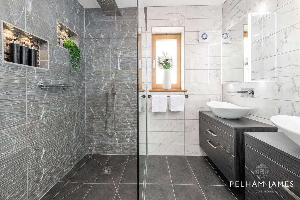 Principal En Suite, Midsummer House, Kings Cliffe