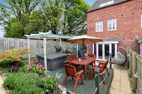 3 bedroom semi-detached house for sale, Lockgate Rise, Birkenshaw, Bradford, West Yorkshire, BD11