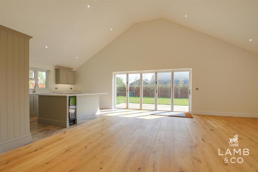 Open plan kitchen/living