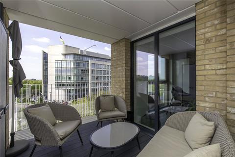 3 bedroom apartment for sale, Lakeside Drive, London, NW10