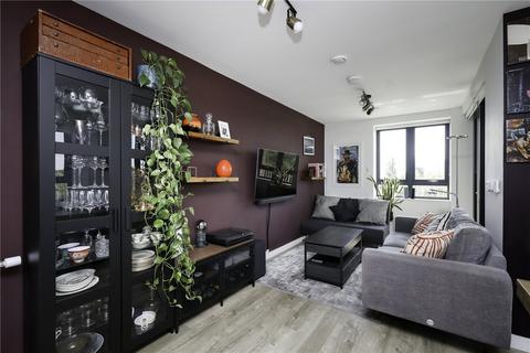 3 bedroom apartment for sale, Lakeside Drive, London, NW10