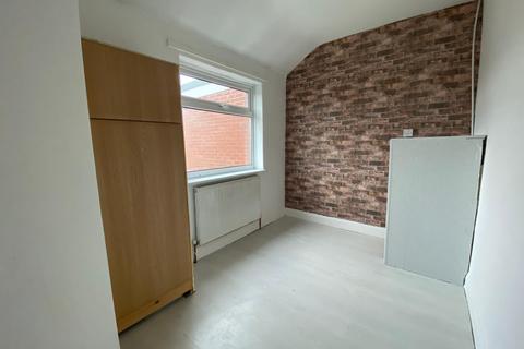 2 bedroom terraced house to rent, Westlands Road, Hull HU5