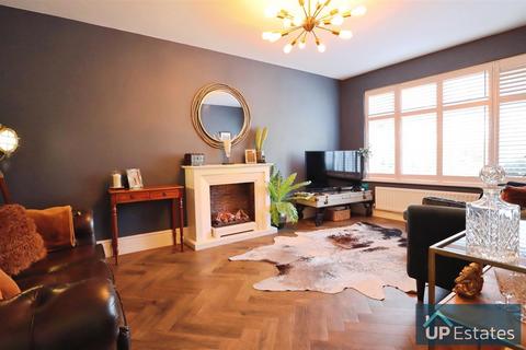 19 Flanders Close, Burbage, Hinckley, LE10 2FN