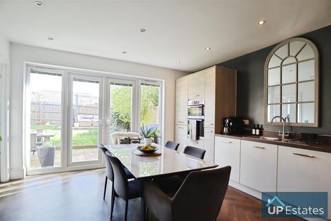 19 Flanders Close, Burbage, Hinckley, LE10 2FN