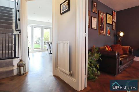 19 Flanders Close, Burbage, Hinckley, LE10 2FN