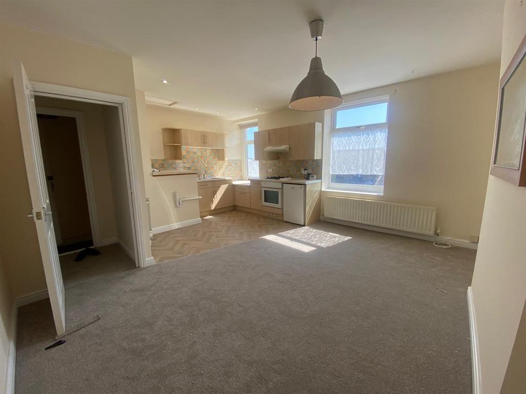 LOUNGE KITCHEN AREA 1.jpg
