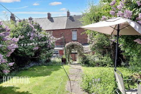 3 bedroom end of terrace house for sale, New Road, Staincross