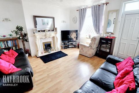 3 bedroom end of terrace house for sale, New Road, Staincross