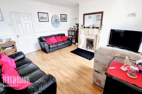 3 bedroom end of terrace house for sale, New Road, Staincross