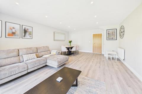 2 Akeman Row, Weston Turville, Aylesbury, HP22 5GN