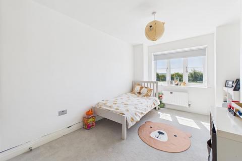 2 Akeman Row, Weston Turville, Aylesbury, HP22 5GN