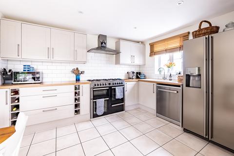 24 Brome Way, Carterton, OX18 1JS