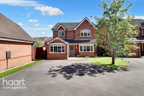 4 bedroom detached house for sale, Pine Close, Northampton
