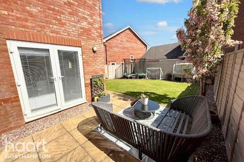 4 bedroom detached house for sale, Pine Close, Northampton