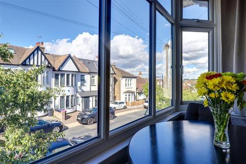 3 bedroom flat for sale, Lord Roberts Avenue, Leigh on Sea SS9