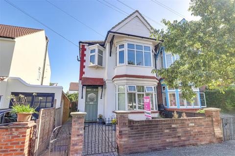 Lord Roberts Avenue, Leigh on Sea SS9