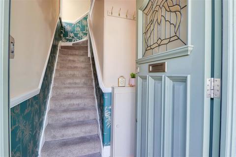 3 bedroom flat for sale, Lord Roberts Avenue, Leigh on Sea SS9