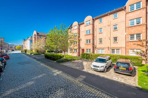 9/3 Tower Street, Edinburgh, EH6 7BX