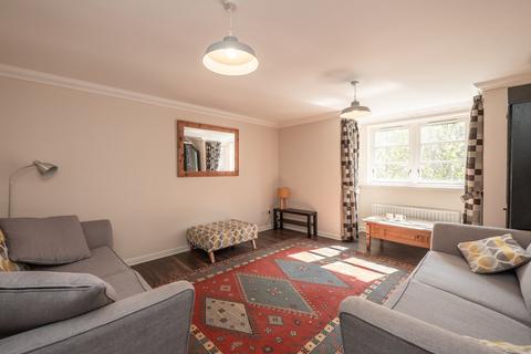 9/3 Tower Street, Edinburgh, EH6 7BX