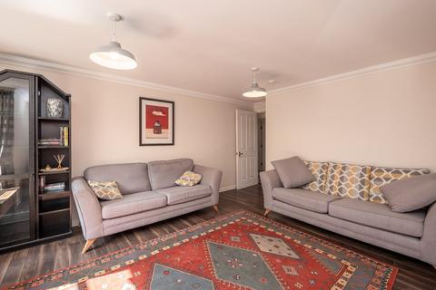 9/3 Tower Street, Edinburgh, EH6 7BX