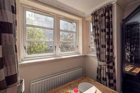 9/3 Tower Street, Edinburgh, EH6 7BX