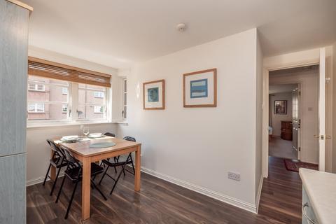 9/3 Tower Street, Edinburgh, EH6 7BX