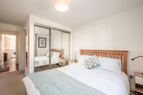 9/3 Tower Street, Edinburgh, EH6 7BX