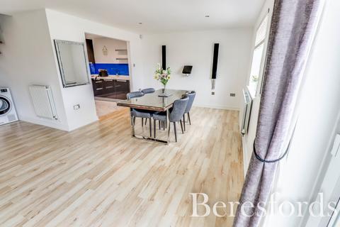 2 bedroom duplex for sale, Lynmouth Gardens, Chelmsford, CM2
