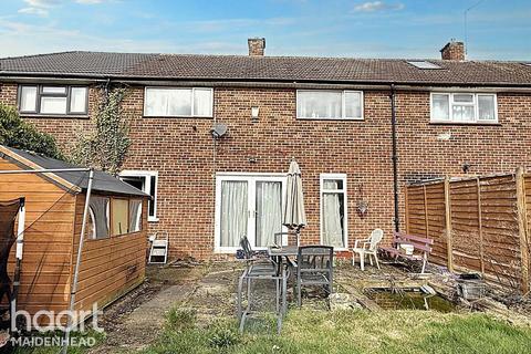 5 Berryfield, Slough, SL2 5RZ