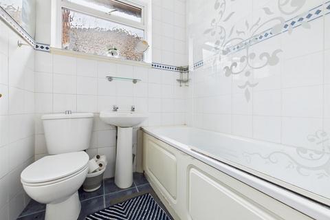 69 Berkeley Close, Ruislip, HA4 6LF