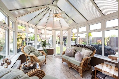 4 bedroom detached house for sale, Holme Walk, Wickford, Essex, SS12