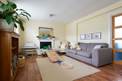 64 Batts Hill, Reigate, RH2 0LQ
