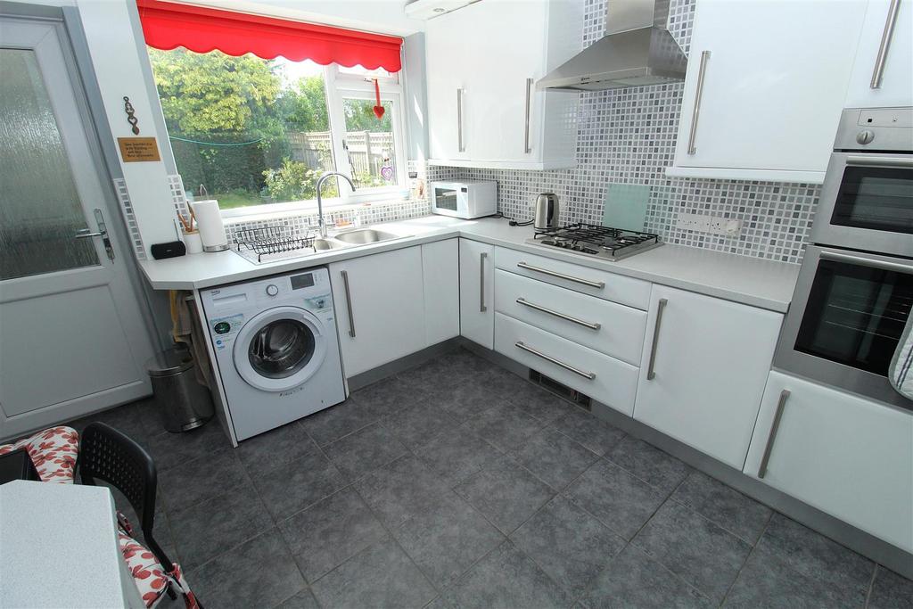Kitchen2.JPG