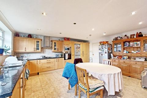 4 bedroom end of terrace house for sale, Harrow, Greater London HA3