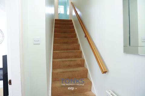 32 Berkeley Drive, Kingswinford, DY6 9DT