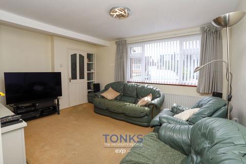 32 Berkeley Drive, Kingswinford, DY6 9DT