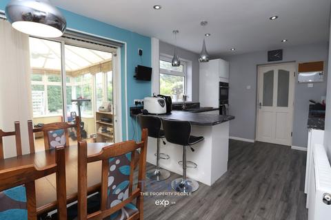 32 Berkeley Drive, Kingswinford, DY6 9DT