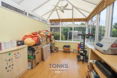 32 Berkeley Drive, Kingswinford, DY6 9DT