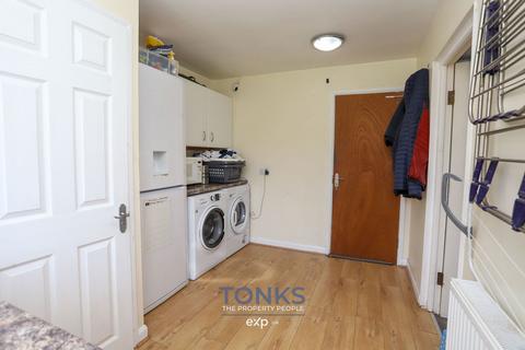 32 Berkeley Drive, Kingswinford, DY6 9DT